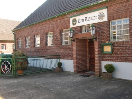 Sonsbeck : Balberger Straße, Traktorenmuseum Pauenhof, Restaurant "Zum Traktor"